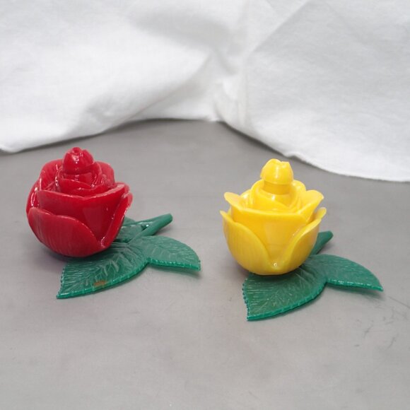 Vintage 1960s Plastic Rare Rose Salt and Pepper Shakers Flower Matching Pair - Picture 2 of 14